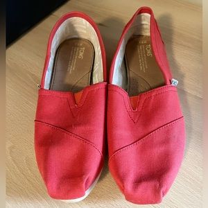 Toms slip on sneaker.